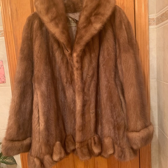 Mink Coat (ruffled hem) - Picture 3 of 5